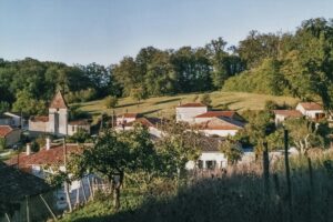 Lire la suite à propos de l’article Une toiture charentaise, qu’est-ce que c’est ?